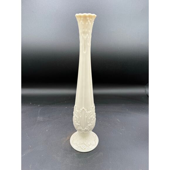 Lenox Classic Ivory Florentine Porcelain Bud Vase with Acanthus Leaf Embossed - Picture 2 of 6